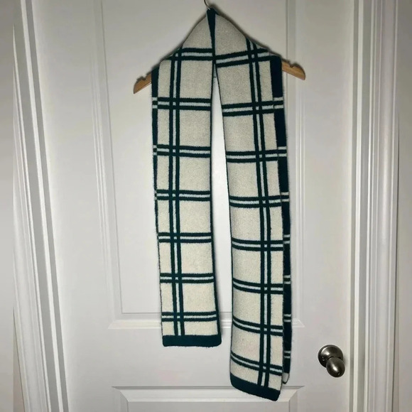 Zara reversible scarf - Picture 3 of 3